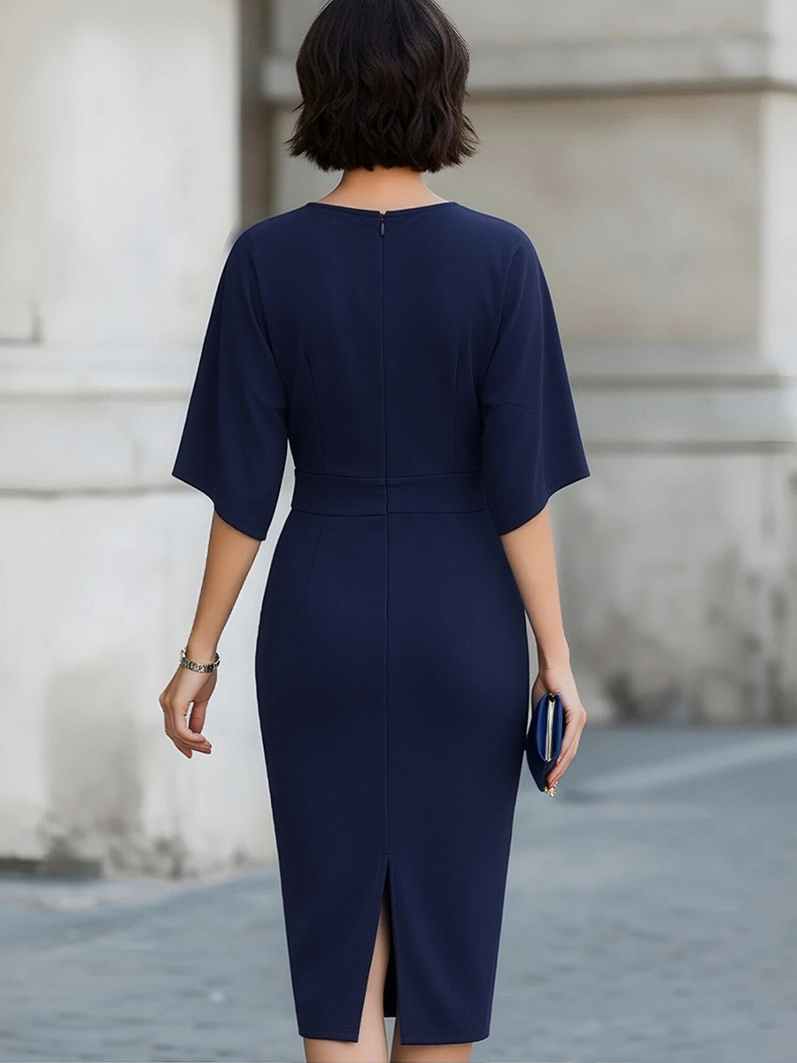Elegancka Midi Sukienka z Rękawem Nietoperza w Kolorze Granatowym