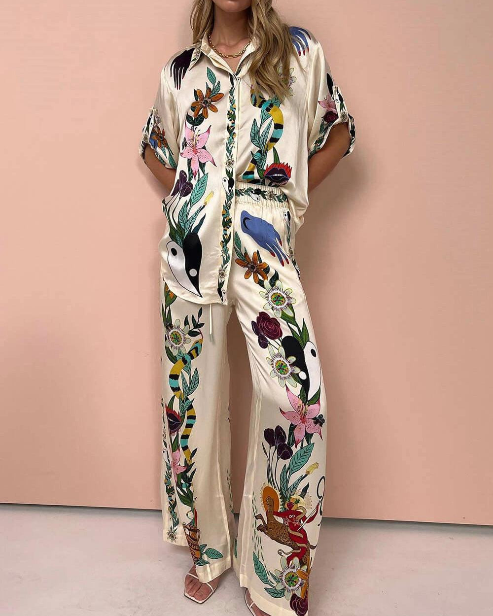 Nika | Resort Vibes Satin zestaw koszuli i spodni w unikalny wzór