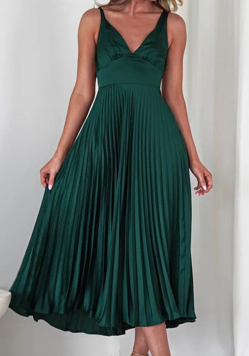 Fern – Elegancka Sukienka Maxi z Płynącą Spódnicą i Dekoltem V